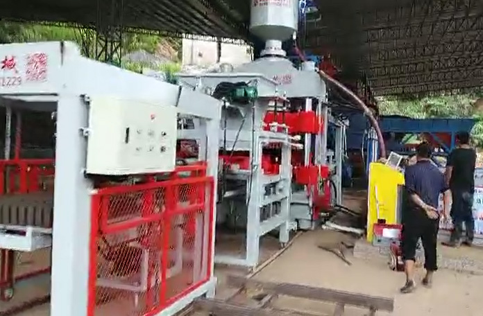 福建液壓磚機、靜壓磚機現場